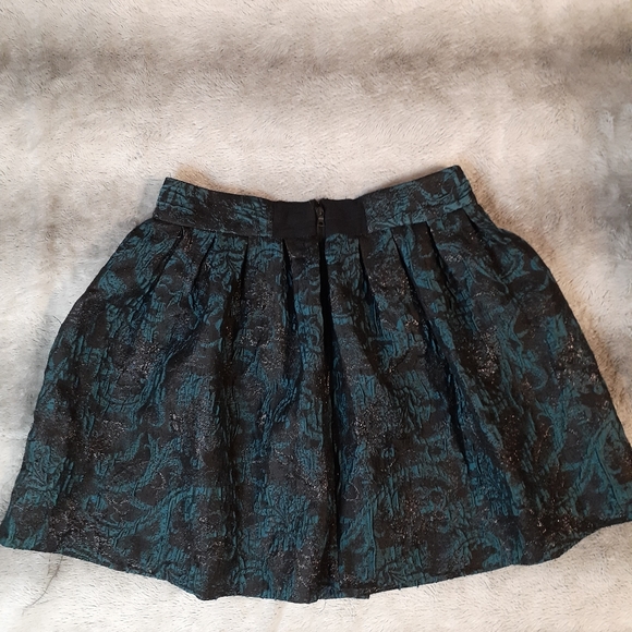 Alice + Olivia Metallic Green Mini Skirt - Picture 4 of 6